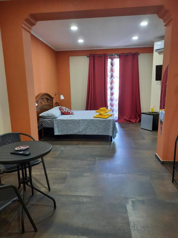 Bed and Breakfast Taorbay à Giardini-Naxos Chambre photo