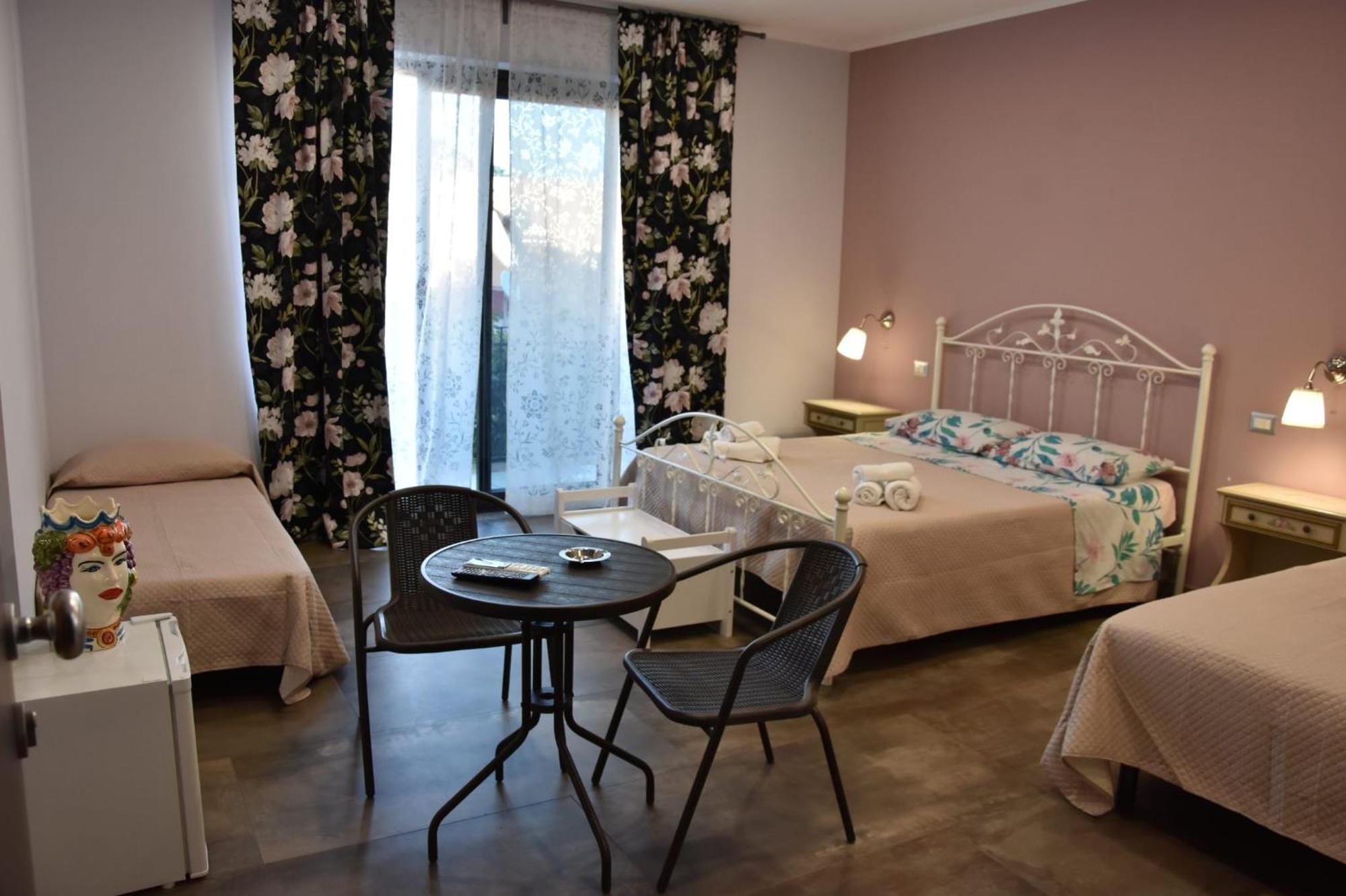 Bed and Breakfast Taorbay à Giardini-Naxos Extérieur photo