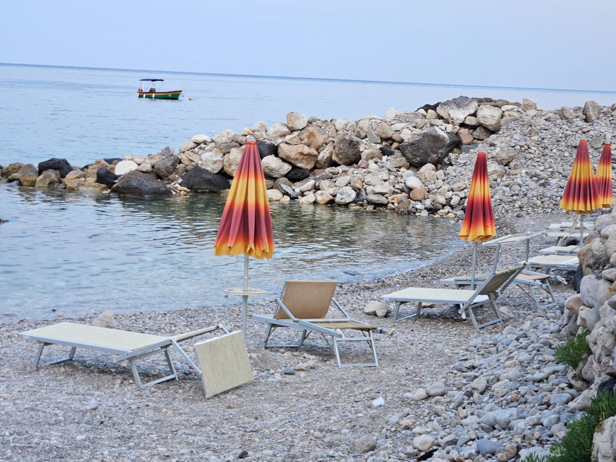 Bed and Breakfast Taorbay à Giardini-Naxos Extérieur photo
